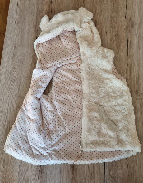 Mäkká huňatá vestička s kapucňou a uškami, nutmeg,116