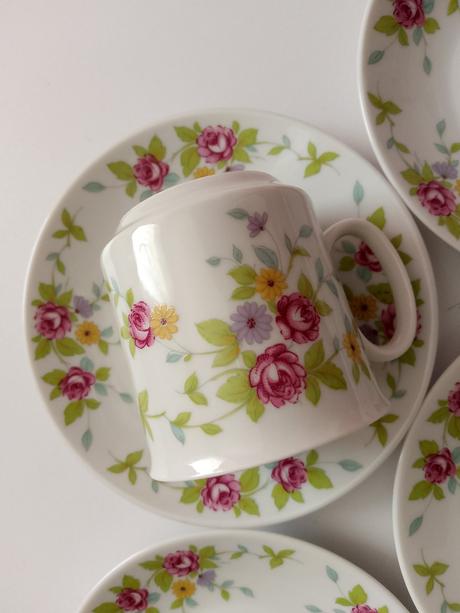 Popolník, šálky s podšálkami, 