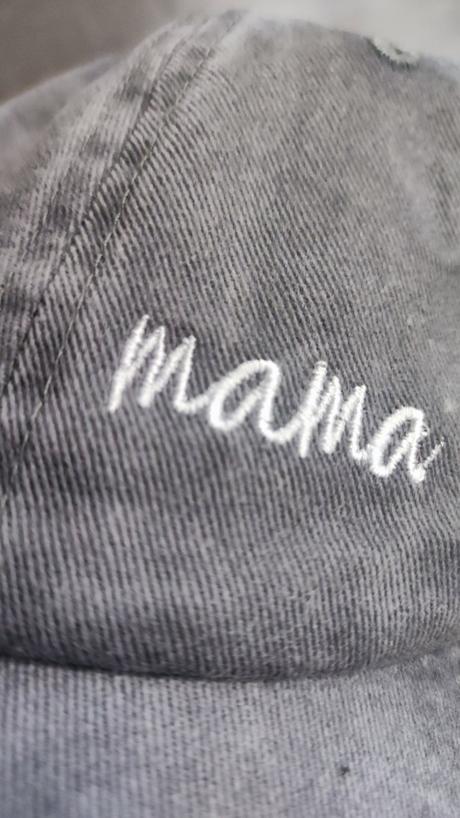 Šiltovka s výšivkou mama, 