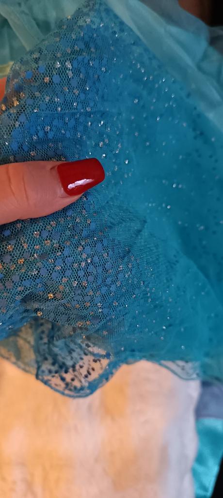 Šaty frozen s vlečkou,