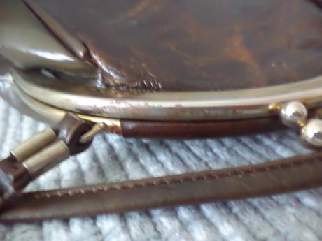 Menšia hnedá kabelka, 