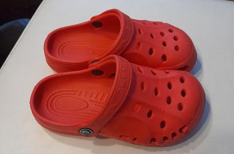 Crocs, 29