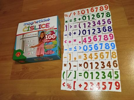 Magnetické číslice na chladničku,