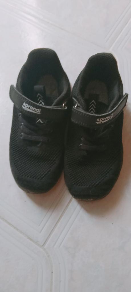 Svietiace tenisky, 29