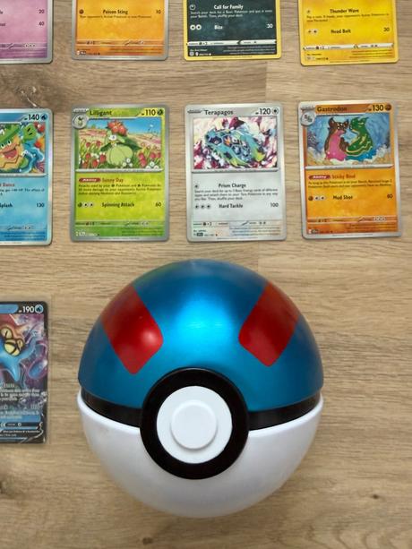 Pokémon balík 50 ks kariet + jumbo + pokébal,