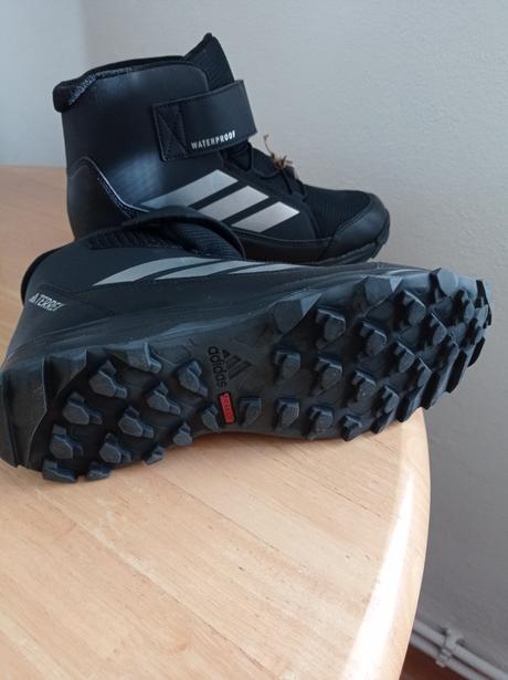 Zimné nepremokavé čižmy, adidas,40