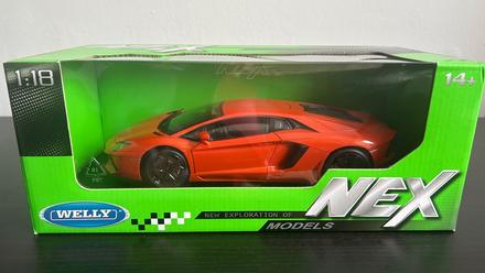 Lamborghini aventador 1/18 welly nex,