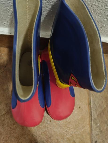 Gumáky superman, 26