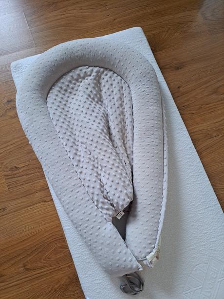 Hniezdo, šírka (cm): 60,dĺžka (cm): 90