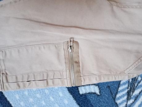 Nohavice so zipsami, 152