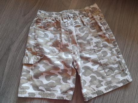 Maskáčové šortky, 104