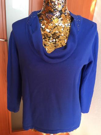 Elegantný pulover zdobený kamienkami, s