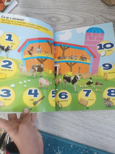 Kniha roztomilé mláďatká so samolepkami,