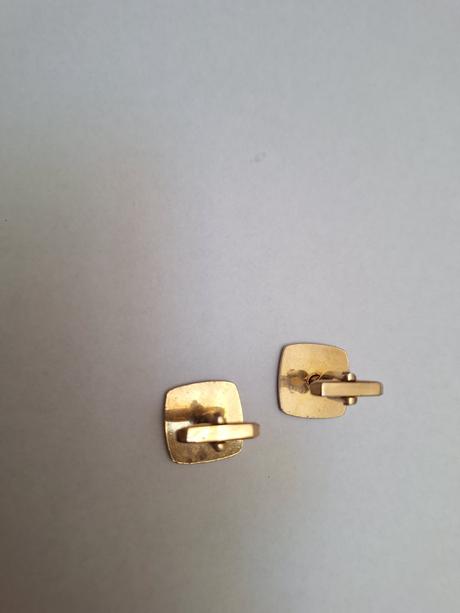 Manžetové gombíky, 