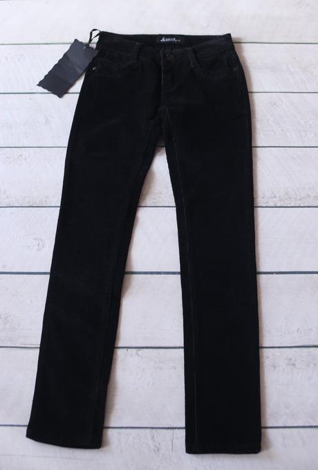 Menžestrové nohavice, 26