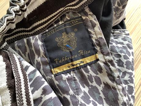 Myths značkove nohavice, 40