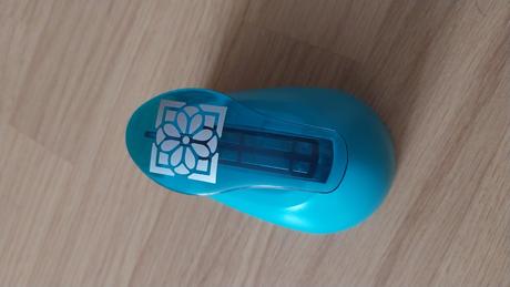 2 velke vysekavacky na papier, 