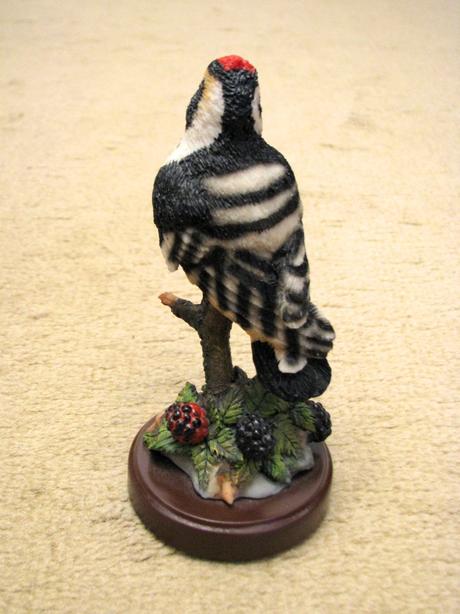 Soška vták - ďateľ,