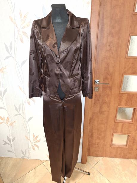 Saténový kostým 40, 40