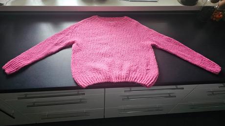 Pletený sveter široký krátky, s