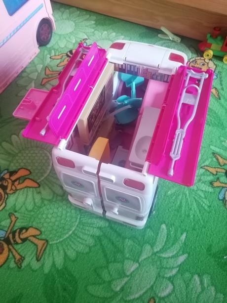 Barbie sanitka, 