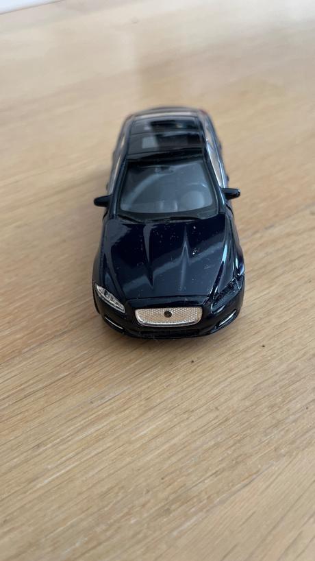 Kovové autíčko zn. jaguár, 