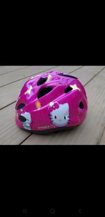 Prilba na bicykel a korcule, s