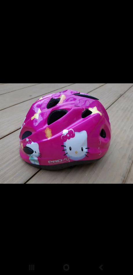 Prilba na bicykel a korcule, s