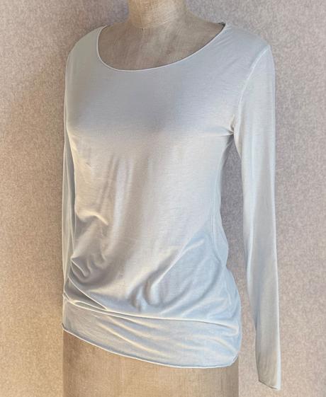 Minimalistické belasomodré tričko, s