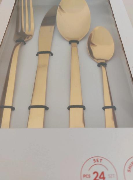 Príborovy set homla, 