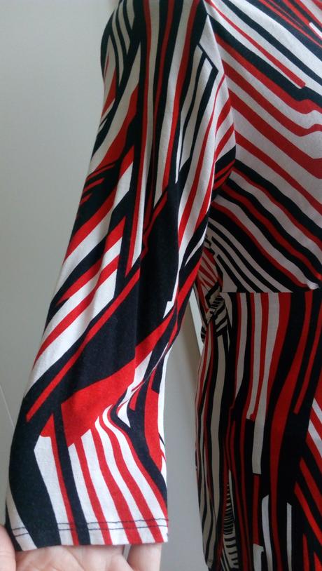 Top s asymetrickym vzorom zn. debenhans, 42