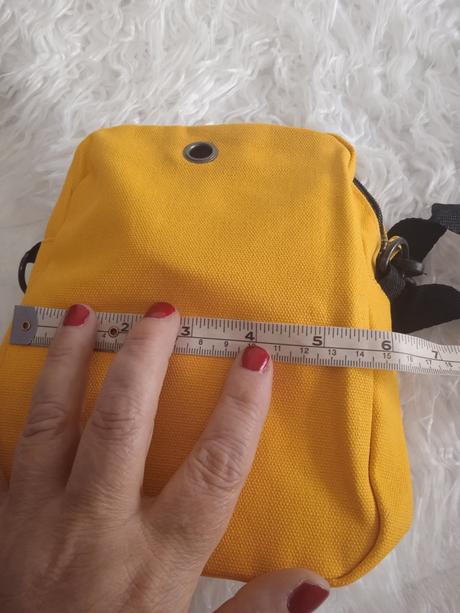 Kabelka s otvorom na slúchadlá, 