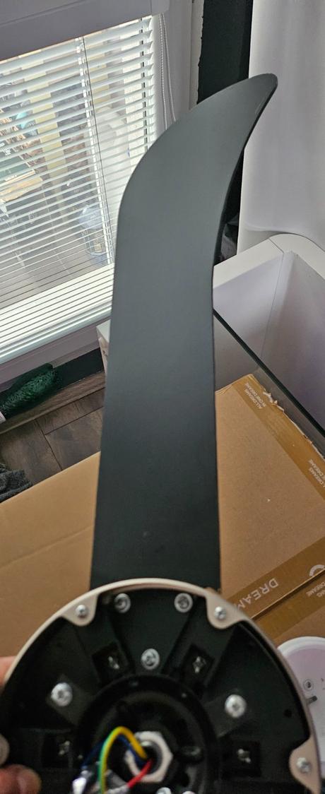 Ventilator s lampou a dialkovym ovladanim madeira, 