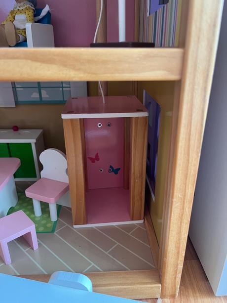 Drevenny domček s prislušenstvom, 