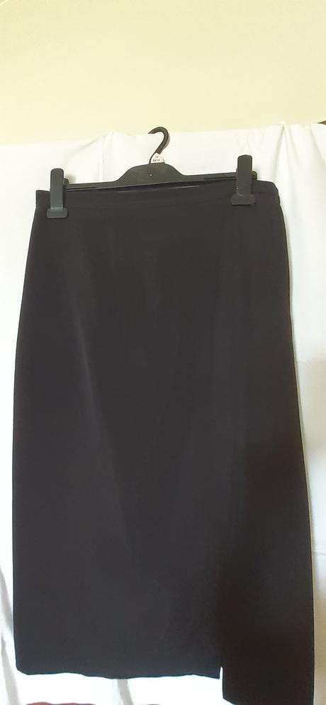 Balík oblečenia čiernej farby, 42