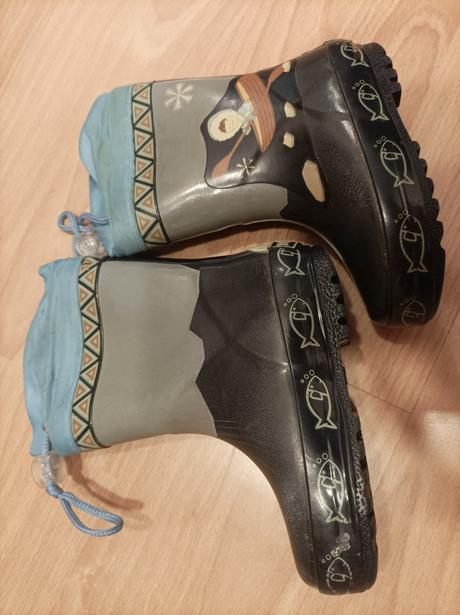 Gumaky na vrchu so stahovanim, 22