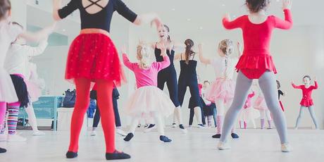 Cervena sukna so zlatymi hviezdickami, zara,116