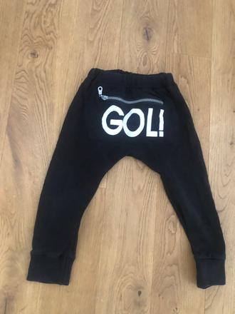 Čierne štýlové tepláky, 92