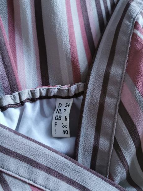 Viacfarebné pásikavé pruhované asymetrické šaty, s