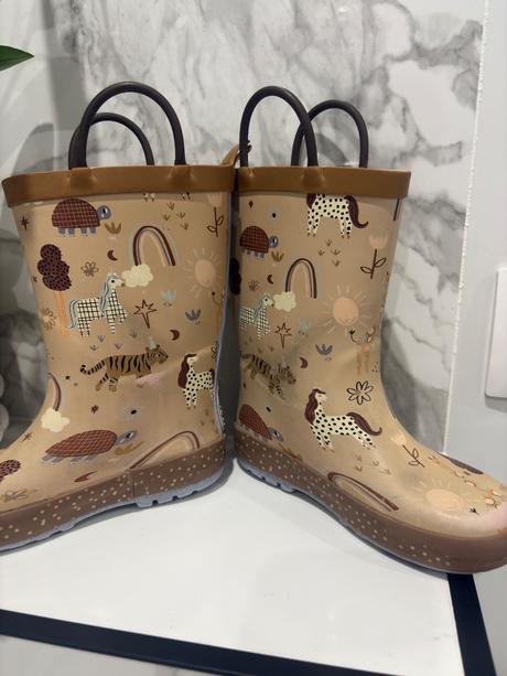 Gumáky next, next,28