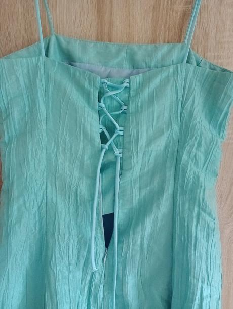 Tyrkysové šaty, 40