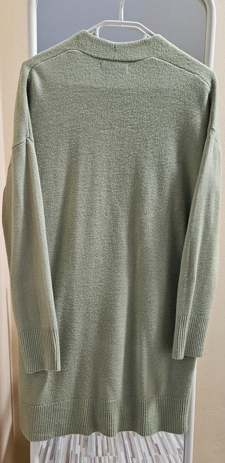 Zelený sveter, reserved,s