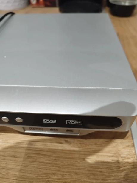 Dvd prehrávač s ovládačom, hyundai