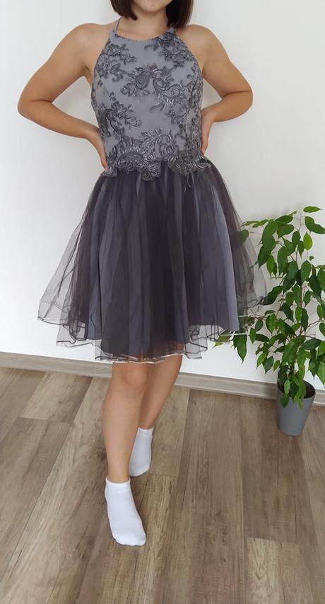 Šaty xs s holým chrbátom, xs