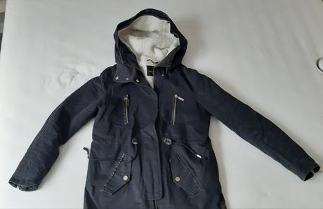 Tmavomodrá parka, s