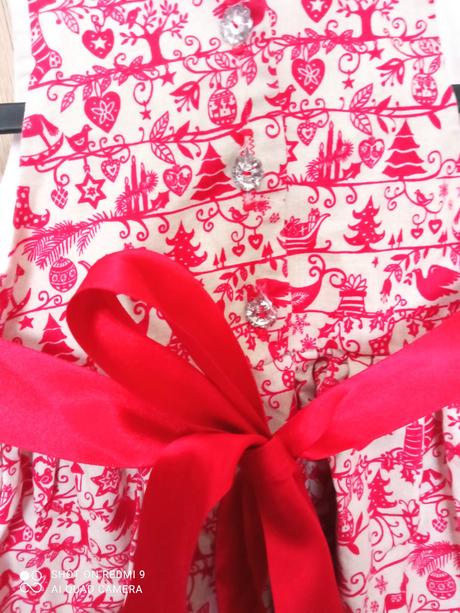 Vianočné krásne šaty s ľudovým vzorom, 86