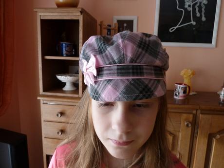 Dievčenská čiapka - baretka, 122