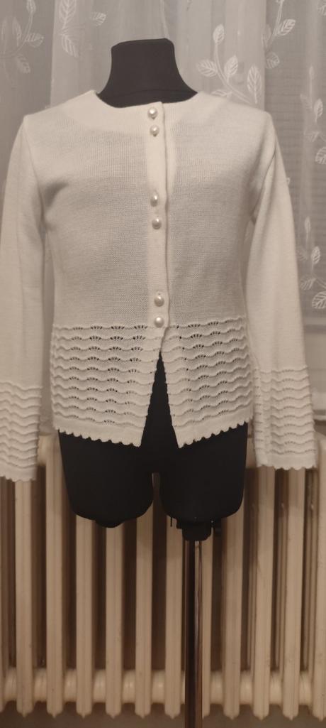 Biely svetrík jomar, 140