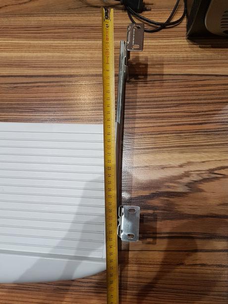 Vysuvna polica na klavesnicu, 