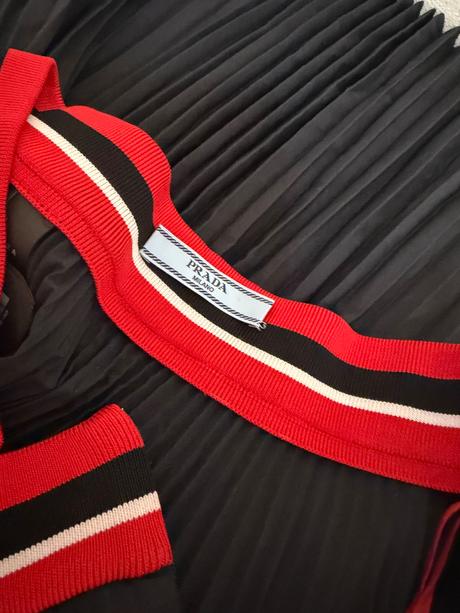 Prada luxusná plisovaná sukňa s ikonickým pásom, prada,38